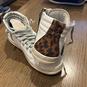 P448 side zip high tops. Size 7 leopard print high top.